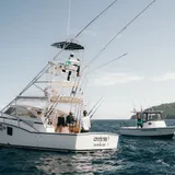 El Coyote Tres junto al bote Salsa