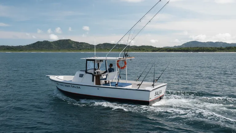 Salsa sport fishing boat