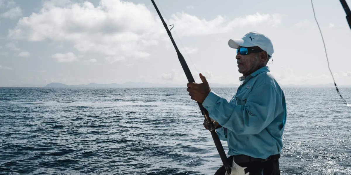 Pesca en Tamarindo 2026: un viaje cultural y sostenible de pesca deportiva con el Capitán Frank